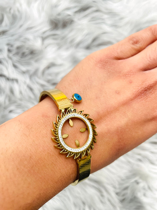 18K Gold Plated Bracelet with Hanging Blue Eye – Anti Tarnish