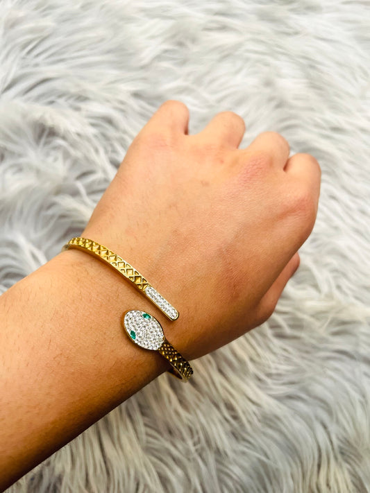 18K Gold Plated Serpent Design Bracelet – Waterproof & Adjustable Fit