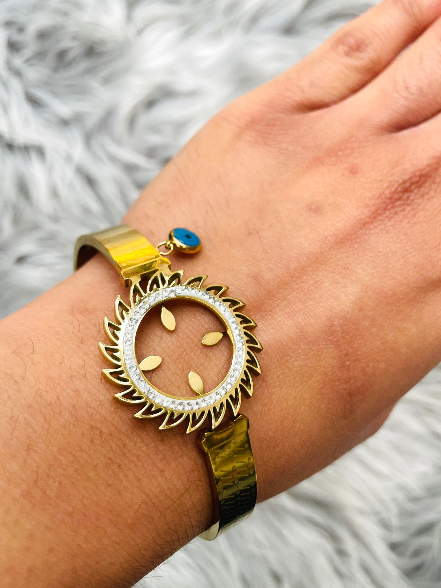 18K Gold Plated Bracelet with Hanging Blue Eye – Anti Tarnish