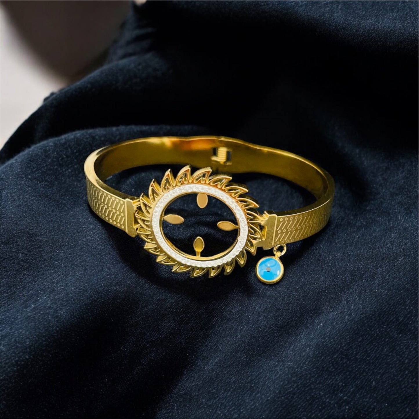 18K Gold Plated Bracelet with Hanging Blue Eye – Anti Tarnish