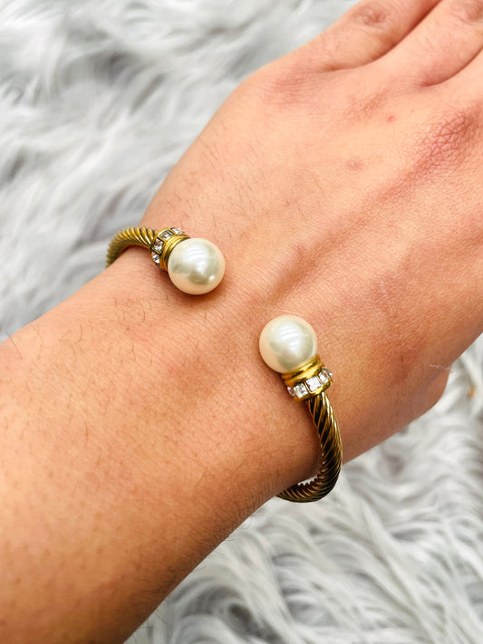 18K Gold Plated Bracelet with Pearls on Both Ends – Waterproof