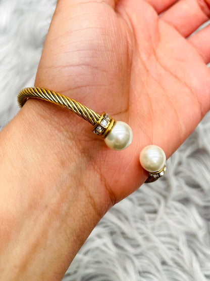 18K Gold Plated Bracelet with Pearls on Both Ends – Waterproof