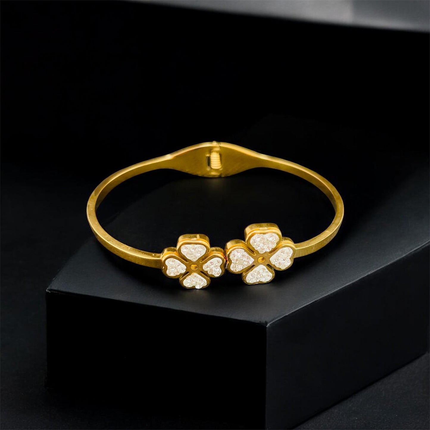 18K Gold Plated Clover Bracelet with CZ Stone – Waterproof & Adjustable