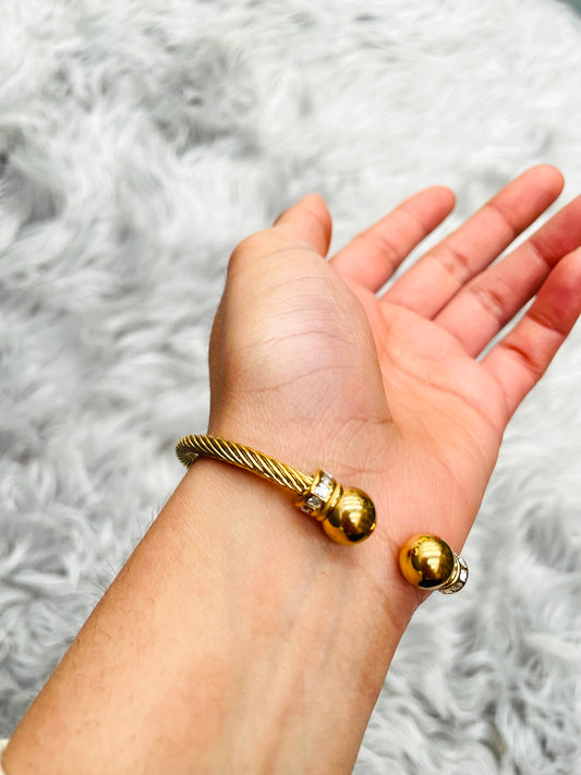 18K Gold Plated Solid Gold Design Bracelet – Waterproof & Adjustable