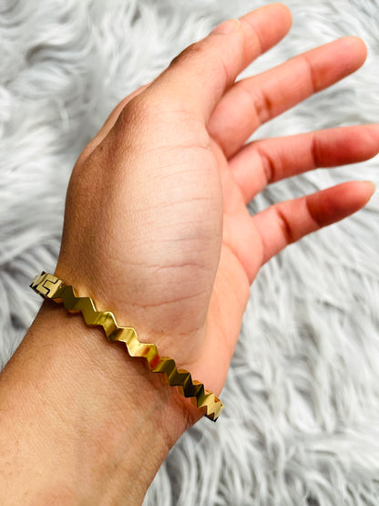 18K Gold Plated Sleek CZ Stone Bracelet – Waterproof & Adjustable Fit